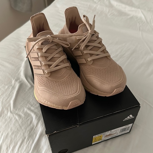 Adidas women's ultraboost 21 US6.5 - Picture 1 of 10